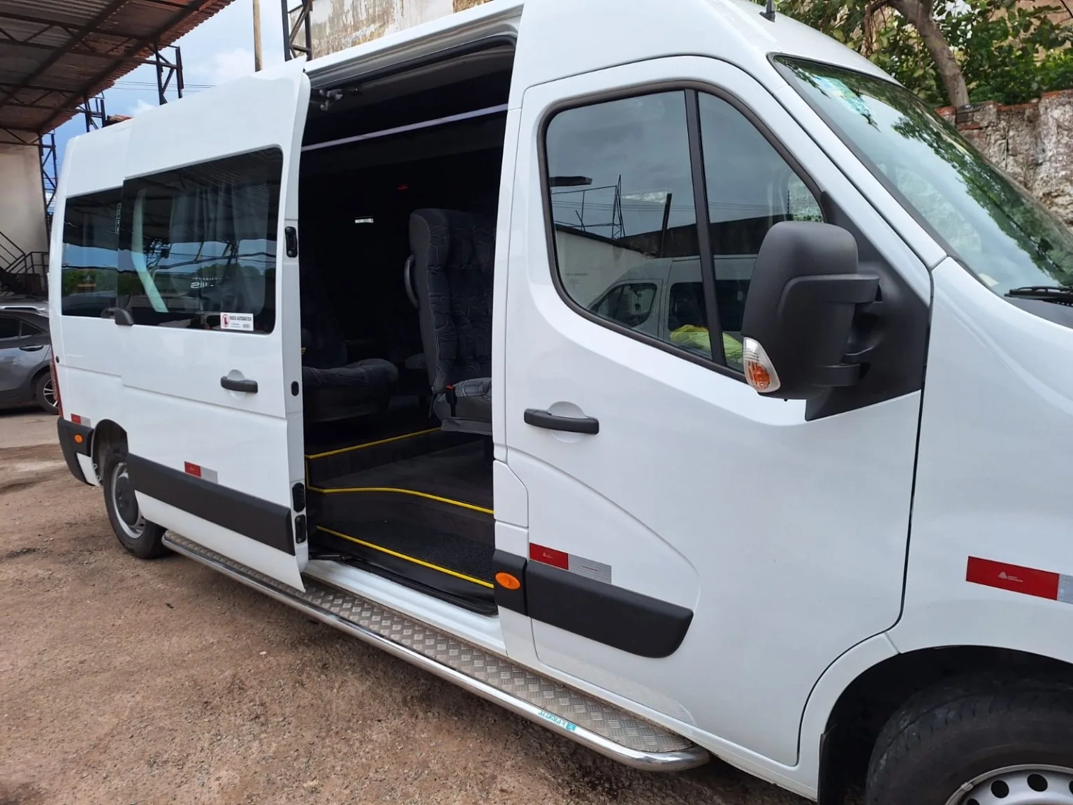 Acesso ao interior da van